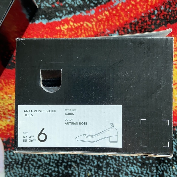 J. Crew anya velvet block heels size 6 NIB - Picture 3 of 4
